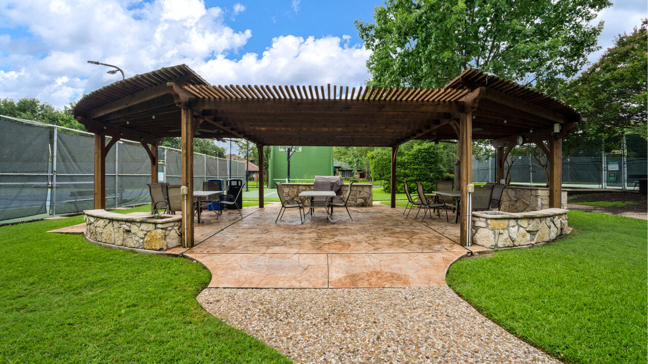 Tennis & Pickleball Courts